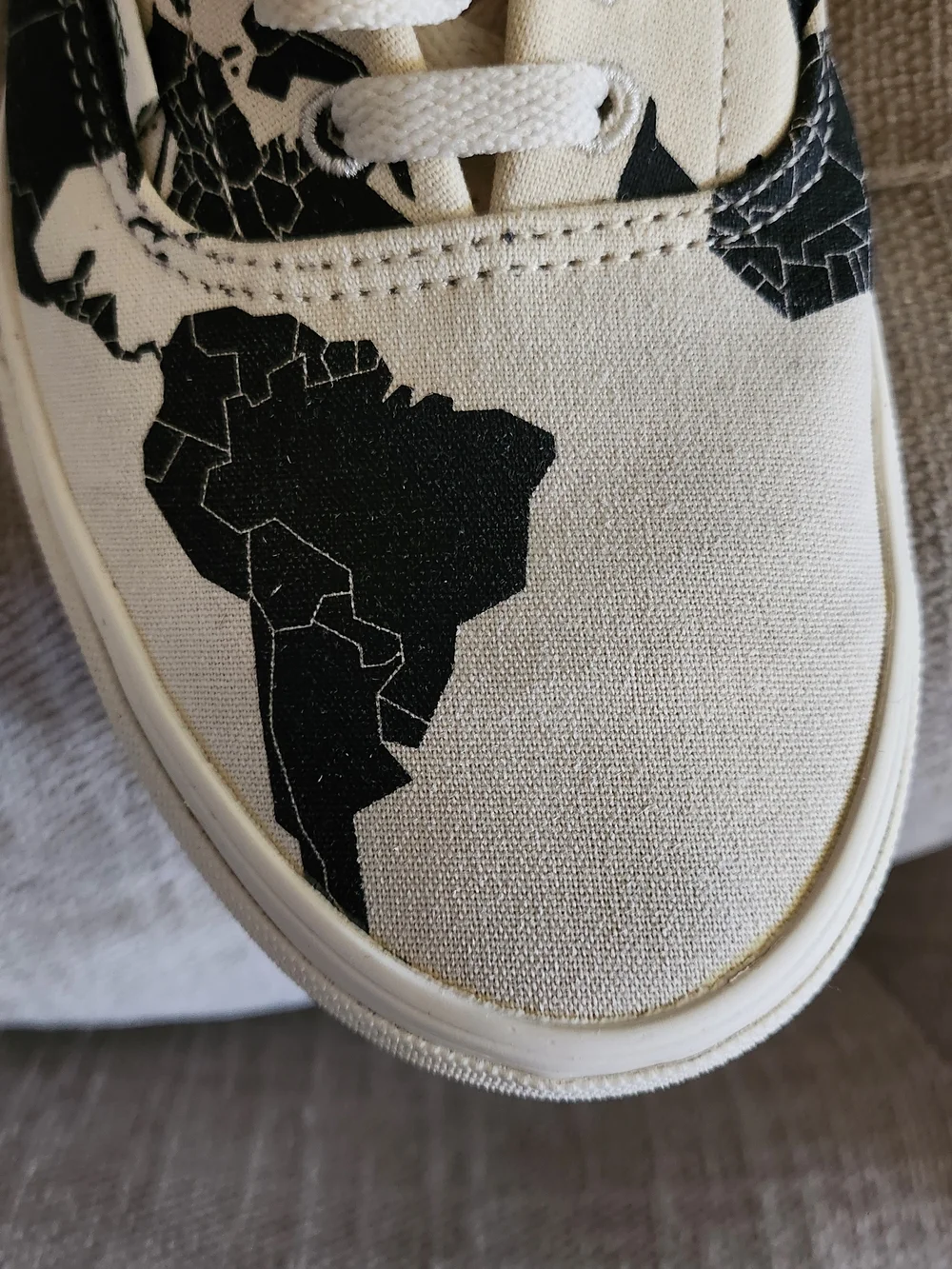 Vans Era Sneakers with Black World Map Print - White/Black